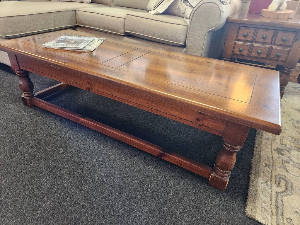 Broyhill Coffee Table – Design Furniture Outlet & Consignment