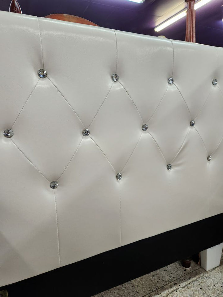 White Jewel Twin Platform Bed