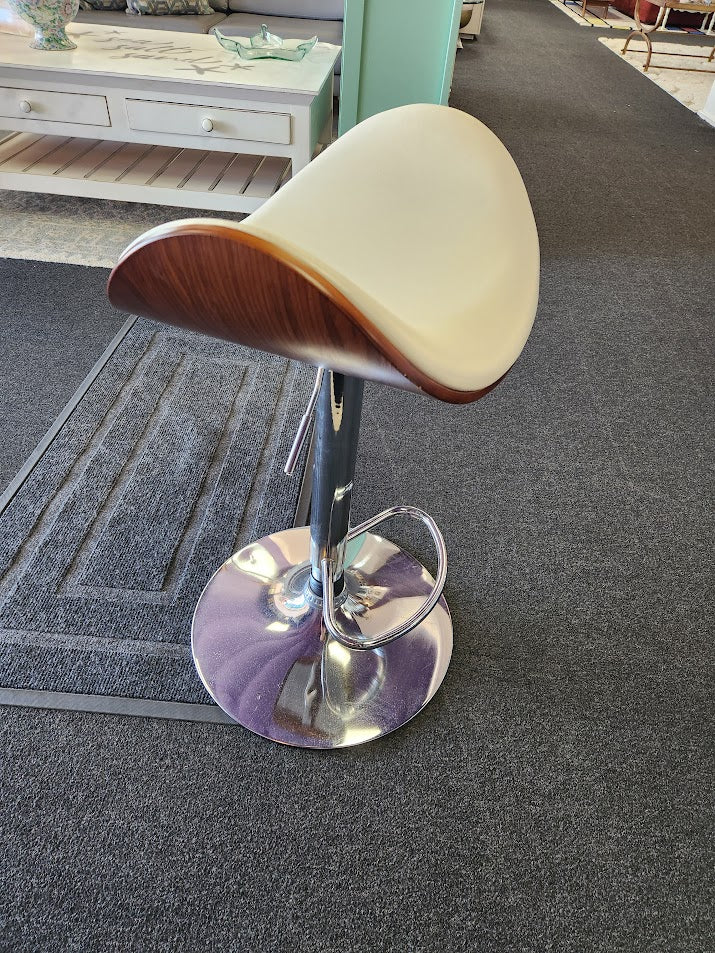 Malded Adjustable Stools