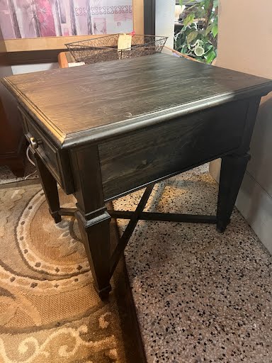 Haverty's End Table 22"w