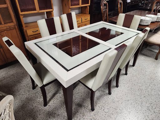 Rooms to Go Dining Set w. 6 Chairs