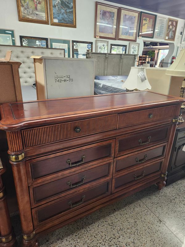 Dresser