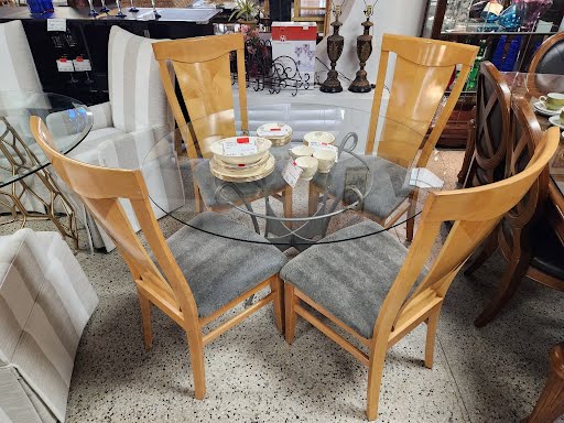 48" Round Glass Dining Set w.Four Chairs