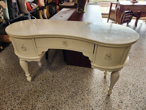 Kidney Shape White Desk