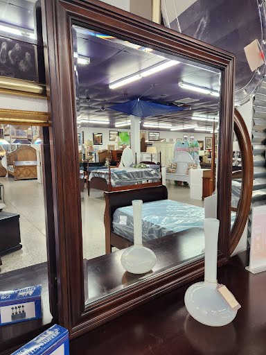 Haverty's Dresser w. Mirror