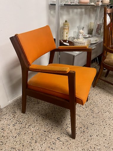MCM Alma Desk Chair