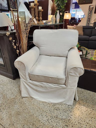 37W" White Slip Cover Chair
