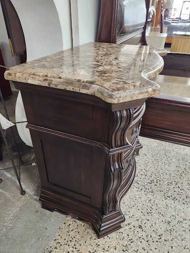 HAVERTY'S Dark Wood Bed Set KING 4 Pieces