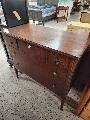 5 Drawer Wood Chest/Dresser