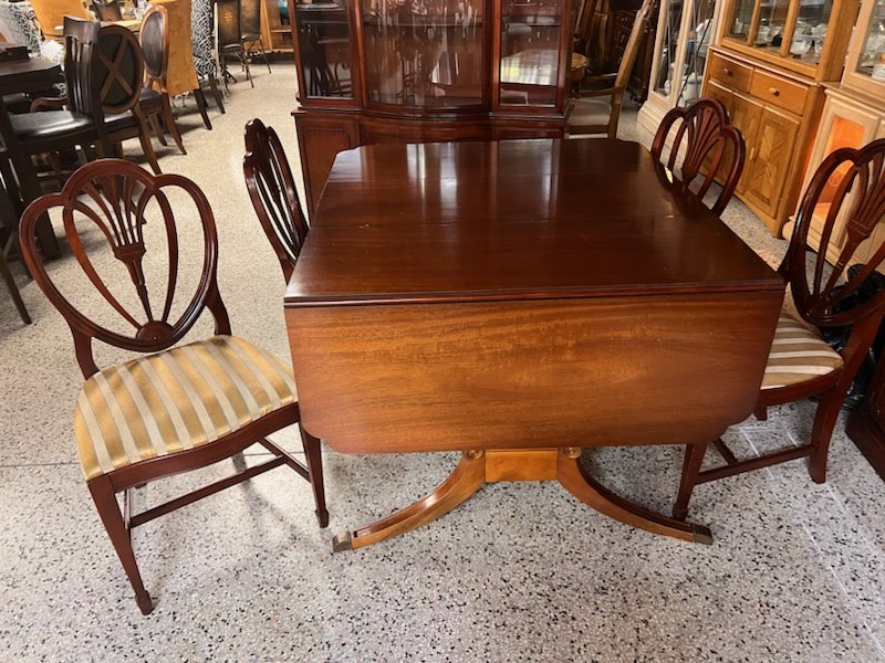 Drexel Travis Court Dining Table