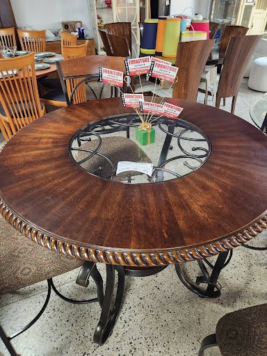 44"Round Counter Table w. Four Stools