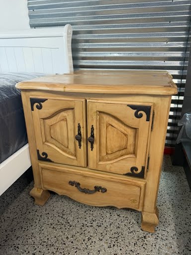 Scrolled Iron Accents Bed Set