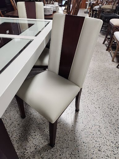 Rooms to Go Dining Set w. 6 Chairs