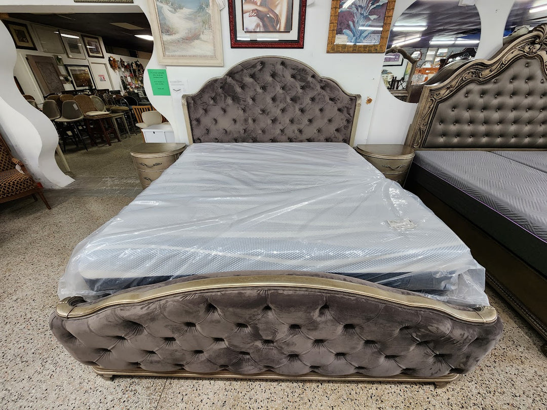 4/Pc set | Upholstered King bed