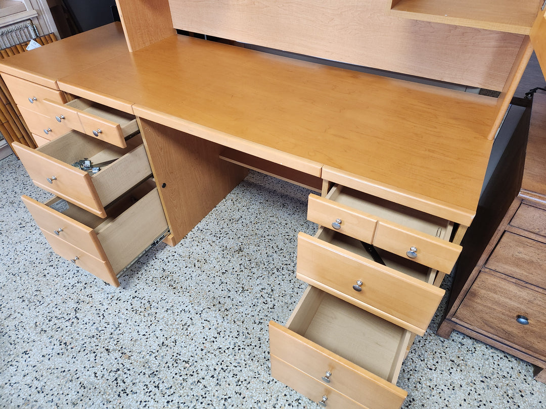 Maple Desk With Hutch