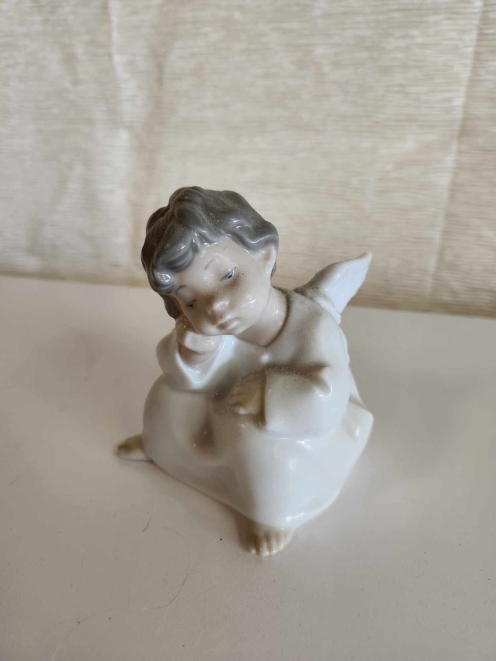 Angel Thinking Figurine Lladro, 4539