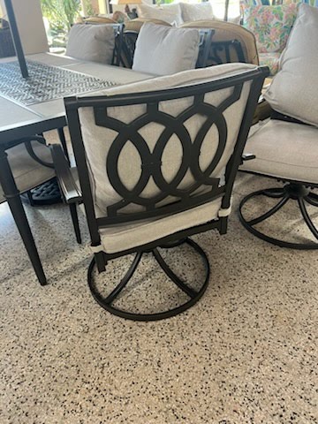 Outdoor Table w. 6 Chairs