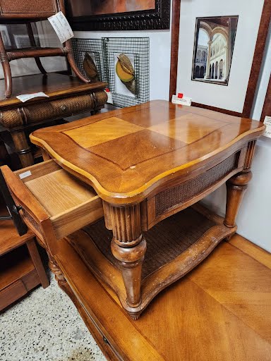 Island Style End Table