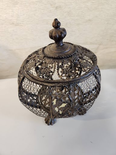 Vintage Metal Basket w. Lid
