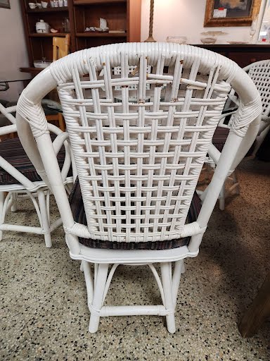 42" White Wicker/Rattan Dining Set w Four Chairs
