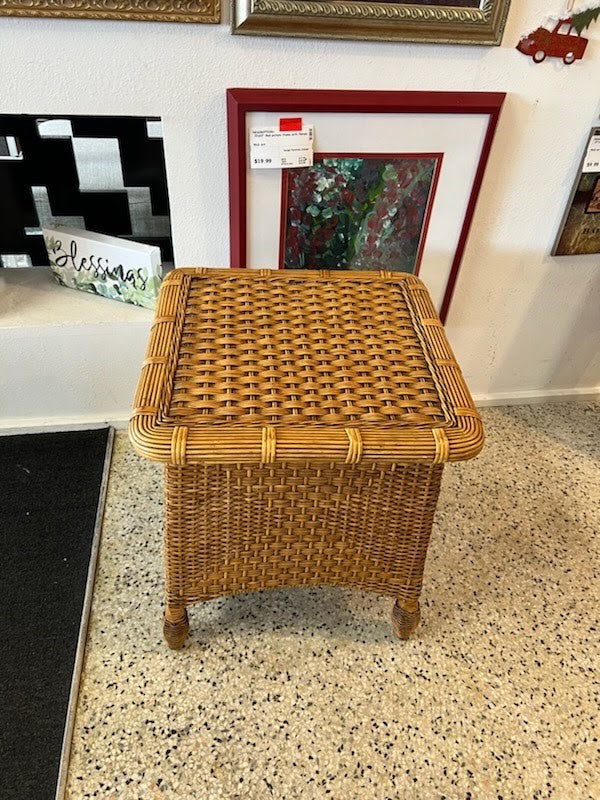 End Table Wicker