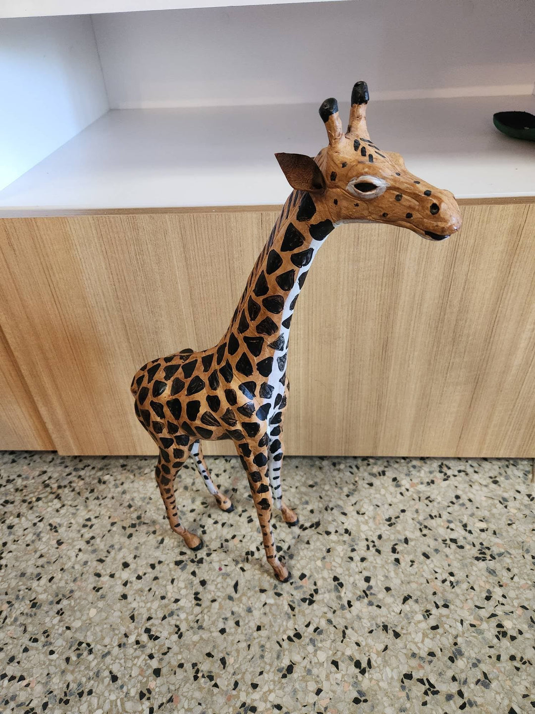 Giraffe statue, 20" tall