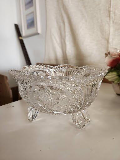 Cut crystal footed bowl 7"