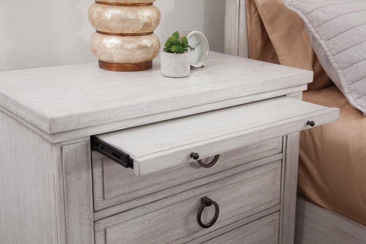 White Grain American Wood Crafters Bed Set