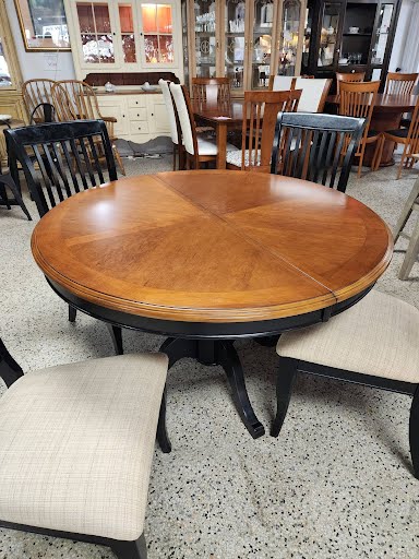 48" Round Dining Set w. Four Chairs