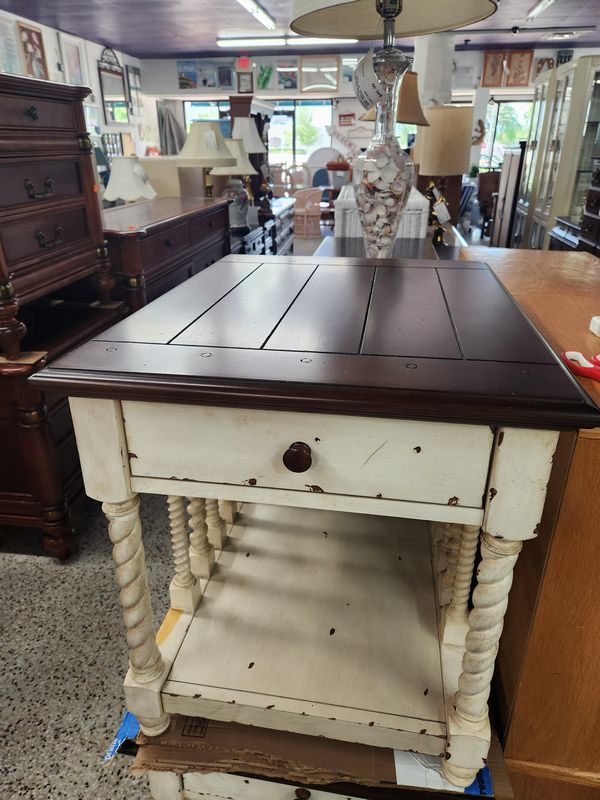 Riverside Furniture End Table