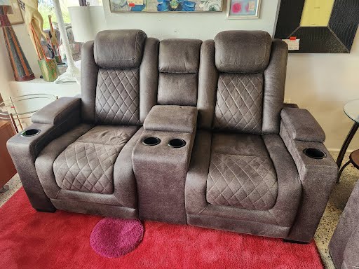 Ashley Furniture Love Seat Double Recliner w. Center Console