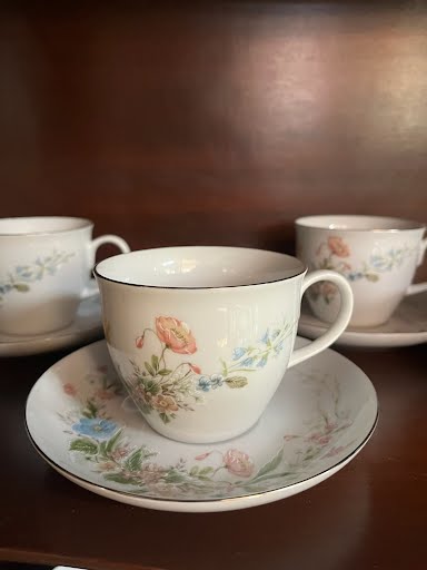 31pc Berkshire Premiere Floral Silver Tone Trim China Set