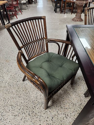 Pier 1 Imports Dining Table w. 6 Chairs