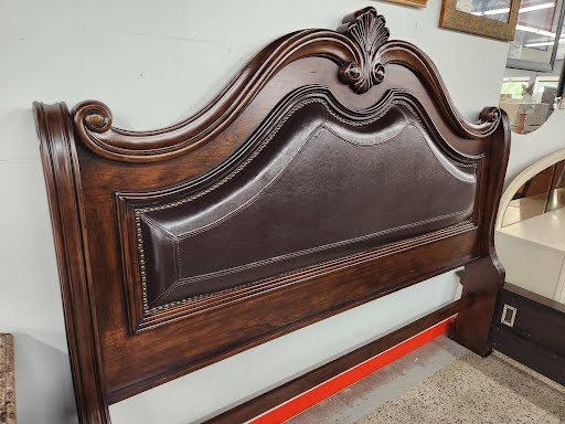 HAVERTY'S Dark Wood Bed Set KING 4 Pieces