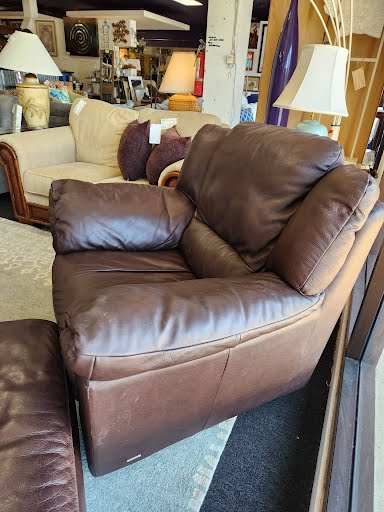 Natuzzi Chair w. Ottoman Brown