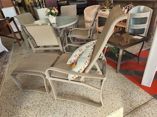 Tripitone outdoor recliner and ottoman