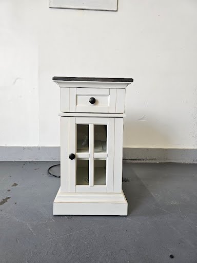 White End Table w. USB Ports