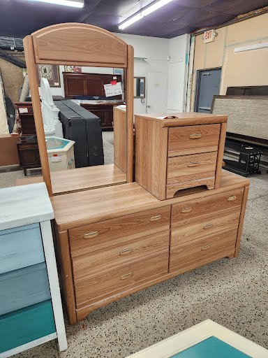 Lightwash Dresser w. Mirror