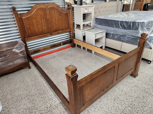 Pennsylvania House Queen Bed w. Nightstand