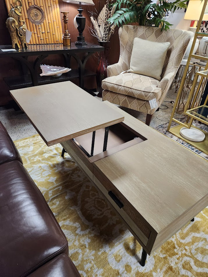 Light Wood Rooms to Go Lift-Top  Coffee Table