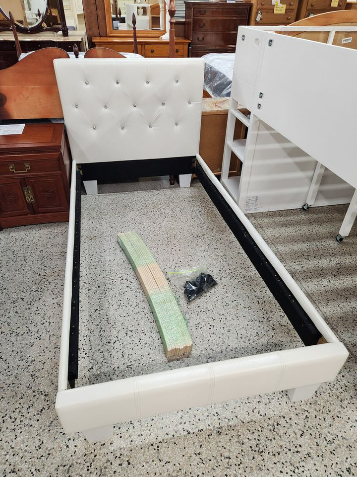 White Jewel Twin Platform Bed