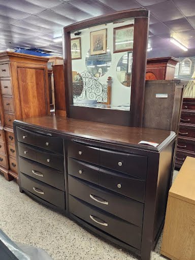 Palliser Dresser 8 Drawers