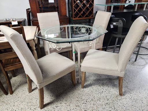 Dining Set Glass top w. Four chairs