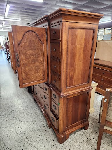Thomasville Armoire Ernest Hemingway