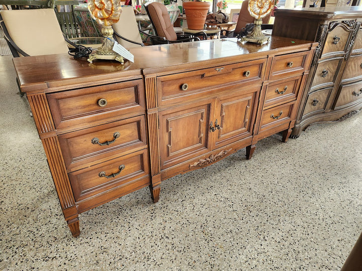 9 Drawer Broyhill Dresser