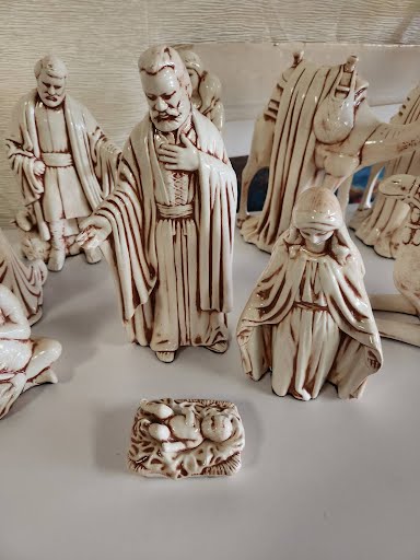 14 Piece "White Duncan Mold Ceramic 1982 Nativity"