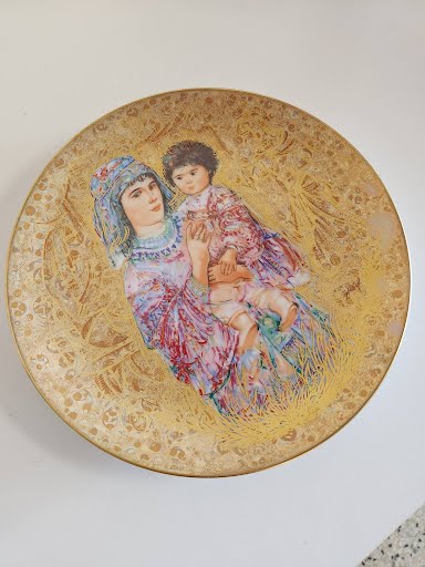 10" HIBEL 'Pharoh's Daughter and Moses' Collector's Plate (+ box)