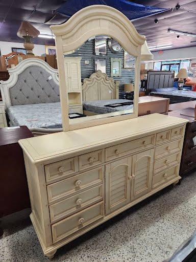 WYNWOOD Cream/Whitewash Farmhouse Style Dresser w. Mirror