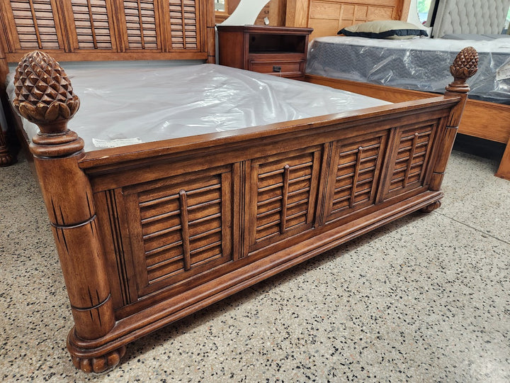 Broyhill Bed Set