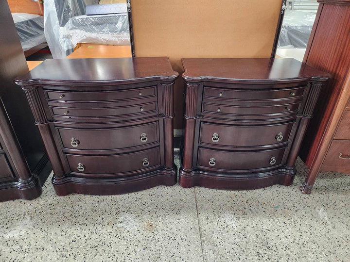 SET OF 2 - Rooms to Go Nightstand